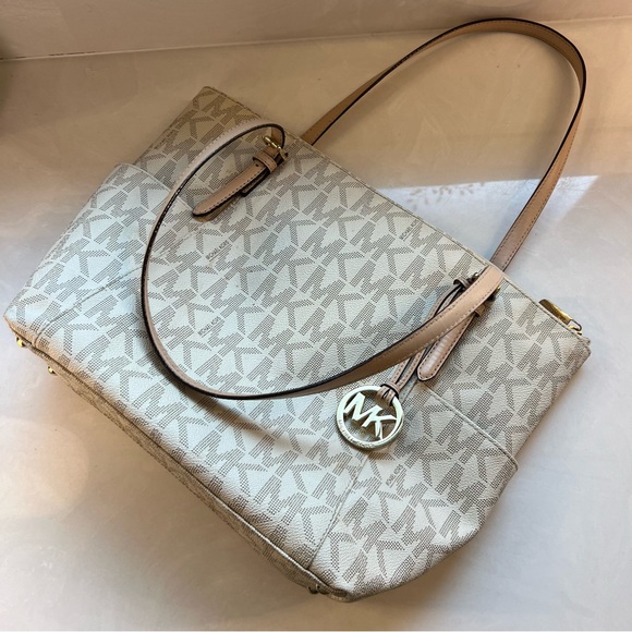 Michael Kors Handbags - MICHAEL KORS SIGNATURE HANDBAG TOTE NEUTRAL CREAM AN TAN WITH GOLD HARDWARE